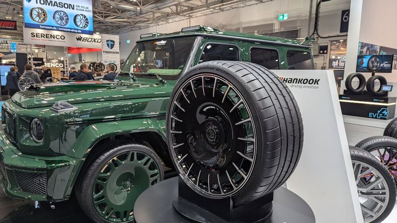 Hankook ist eng verbunden mit der Tuningszene und der Essen Motor Show und stellte hier seinen neuen UHP-Reifen Ventus Evo vor. (Bild: Rosenow – VCG)