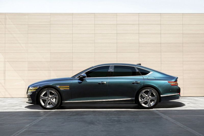 Markant ist beim Genesis G80 unter anderem das Scheinwerferdesign im Doppelstreifen-Stil. (Bild: Genesis)