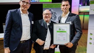 Festo überzeugte die Jury, die kürzlich wieder den Lean and Green Management Award 2022 vergeben hat, durch seine ressourcenschonende Produktion im Werk Scharnhausen. Festo hat einen solchen Award damit bereits zum dritten Mal erhalten. Hier die Details. (Bild: D. Wayand)