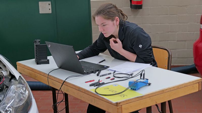 Barbara Enslin auf der Suche nach den richtigen Informationen. (Bild: Schmidt - VCG)