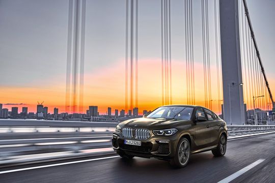 Der neue BMW X6 kommt mit Motoren, die zwischen 265 und 530 PS haben.(Bild:  BMW)