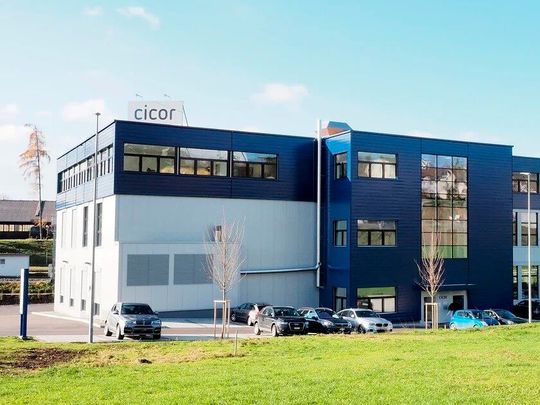 Der Schweizer Elektronikspezialist Cicor hat für die nächste Zeit quasi ausgesorgt. Denn ein Auftrag von mindestens zehn Millionen Euro sichert nun die nähere Zukunft – mit Option auf noch viel mehr ...(Bild:  Cicor)