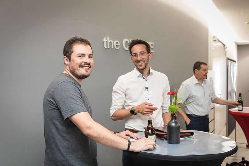 Anwenderkongress Steckverbinder 2023: Tag 1 mit Basisseminaren, Podiumsdiskussion und Posterslam. (Bild: Stefan Bausewein)