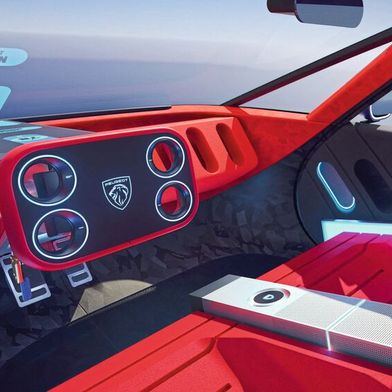 Ein rechteckiges Lenkrad? Ja, Peugeot ist es ernst mit diesem Konzept. Dahinter steckt jedoch einiges an Technik. (Bild: Peugeot)