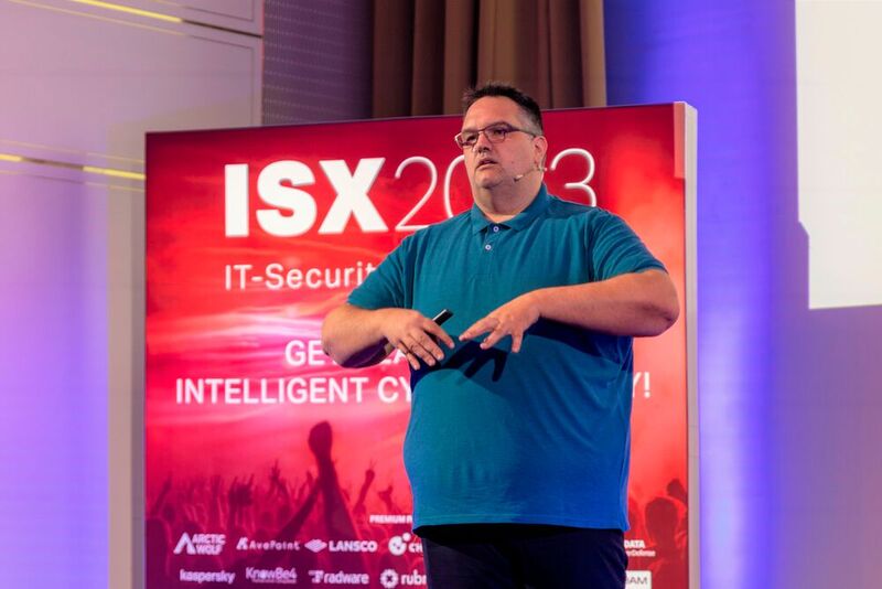 Stefan Würtemberger (Marabu) erläuterte in seiner Keynote die Vorteile des Einsatzes von KI bei der Cyberabwehr. (Bild: Vogel IT-Akademie)