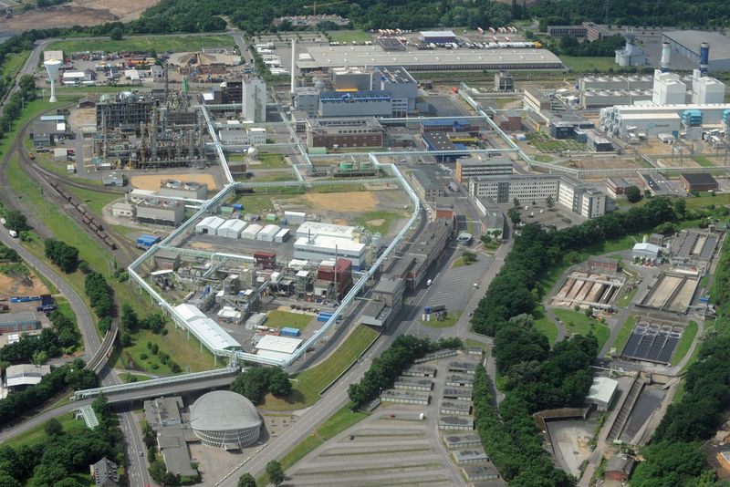 Logistik ist für die Chemieunternehmen im Rheinland ein besonderes Anliegen: Straßen, Brücken, Schienennetz sind marode und benötigen dringend eine Verjüngungskur.  (Infraserv Knapsack)
