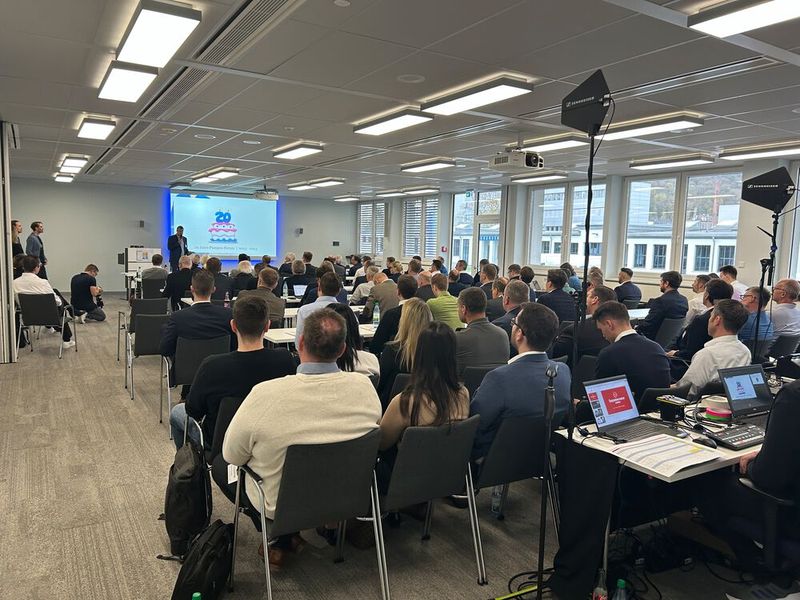 Full House: Ankündigung der Keynote des KI-Experten Jan Girlich vom Chaos Computer Club (Bild: Stefan Bausenwein)