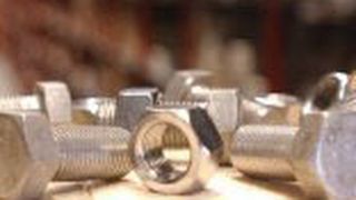 Ein hoher Aufwand kann billig eingekaufte C-Teile wie Schrauben im Endeffekt sehr teuer machen. Bild: Lederer (Archiv: Vogel Business Media)