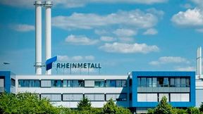 Blick auf das Rheinmetall-Werk in Neuss. Nachdem sich der Rüstungskonzern entschlossen hat, es für die Fertigung von Drohnen und Satelliten umzubauen, schließt sich der Plan an, auch ein KI-Zentrum entstehen zu lassen. Das weckt Hoffnungen auf mehr Arbeitsplätze in der Region ... (Bild: dpa)