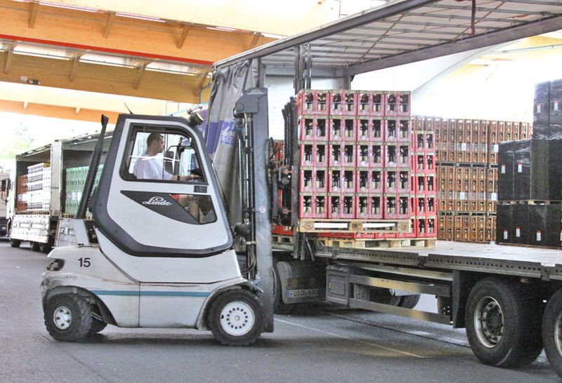 Die Implementierung eines Transportleitsystem-Moduls in das Lagerführungssystem brachte eine Effizienzsteigerung beim Gabelstapler-einsatz von 20 bis 25%.   (Bild: E + P)