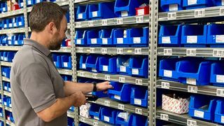 Die Einführung von Industrie 4.0 will durchdacht sein, empfehlen Experten. Deshalb wurde ein Leitfaden entwickelt, gespickt mit Tipps, die die gröbsten Fehler vermeiden helfen. Das Unternehmen MIT nutzt ihn bereits, um seine Lager-Workflows zu digitalisieren. Hier Details. (Bild: MIT Moderne Industrietechnik)