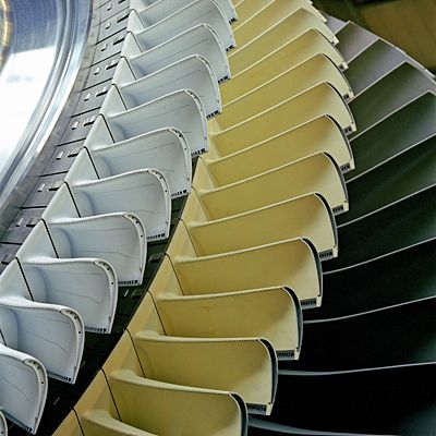 Turbinenschaufeln sind im Betriebzustand der Turbine enormen Beanspruchungen ausgesetzt. Sie müssen Verbrennungstemperaturen von bis zu 1400° und Fliehkräften oberhalb der Schallgeschwindigkeit standhalten. (Archiv: Vogel Business Media)