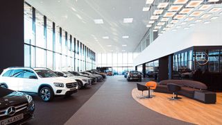 Der neu eröffnete Mercedes-Showroom in Oberursel. (Bild: Senger)