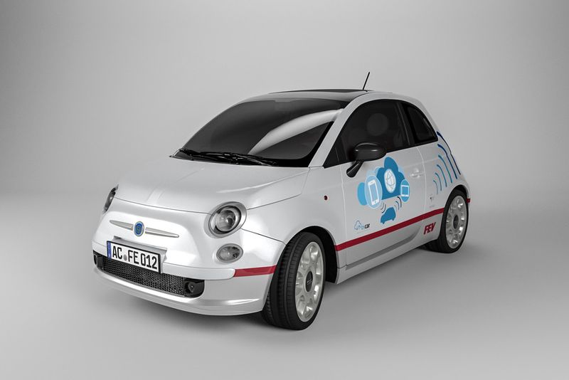 Der kontinuierliche Datenaustausch zwischen Cloud und Fahrzeug ermöglicht es, Fahrzeugparameter zu sammeln und weiterzuverarbeiten. Als Testfahrzeuge dienten Modelle der FEV-Elektrofahrzeugflotte. (Bild: FEV)