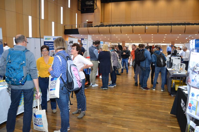 Impressionen der Lab-Supply Münster vom 25. September 2019  Die vorletzte Lab-Supply Messe 2019 fand im Messe und Congresszentrum, Halle Münsterland statt. Impressionen vom Messetag sowie einige Besucherstimmen finden Sie in dieser Bildergalerie. Die nächste Lab-Supply ist am 29. Oktober 2019 in Hamburg. Weitere Infos zu den kommenden Lab-Supply-Messen finden Sie auf www.lab-supply.info.   Lese-Empfehlung: Nachbericht zum erfolgreichen Auftakt der Lab-Supply in Wien. (LABORPRAXIS, C. Lüttmann)