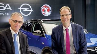 Konzernchef Carlos Tavares (links) und Opel-Chef Michael Lohscheller (rechts) krempeln Opel kräftig um. (Opel)