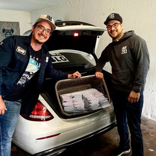 Setzen sich für den Kfz-Nachwuchs ein: Die Schrauberblog-Gründer und -Betreiber Christian Cloppenburg (li.) und Marco ten Hagen. (Bild:  Schrauberblog)