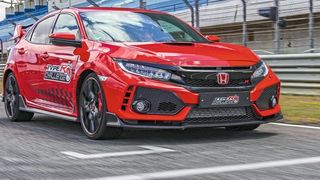 Mit einer Serienversion des Honda Civic Type R stellte Tiago Monteiro auf der Rennstrecke in Estoril einen neuen Rundenrekord für Serien-Fronttriebler auf. (Honda)