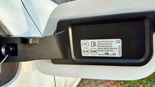 Zugelassen für Super E20: Der Kraftstoff könnte an Tankstellen Ende des Jahrzehnts den bisherigen Super E10 ablösen. (Bild: Wolfgang Kröger/Autoren-Union Mobilität)