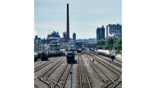 Mehr Gleisanschlüsse sollen in Zukunft Güter von der Straße auf die Schiene bringen. (gemeinfrei)