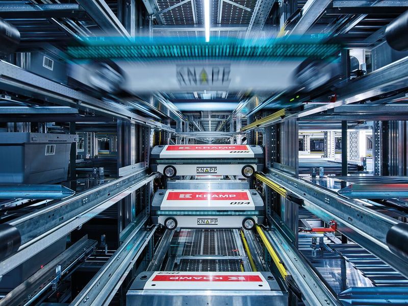 OSR Shuttle Evo: Es ermöglicht effizientes und platzsparendes Lagern, Kommissionieren, Puffern und Sequenzieren von Waren und Rohstoffen. (Bild: Knapp)