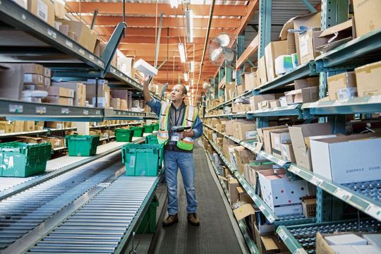 Selbstlernende Access Points bestimmen ihren Standort bis auf 1,3 Meter genau.(Bild:  HPE Aruba Networking)