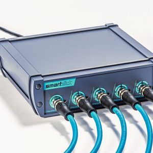 Die Smartblick-Smartbox ist in 20 Minuten angeschlossen. Das System greift weder in die Steuerung noch in die Elektronik ein.