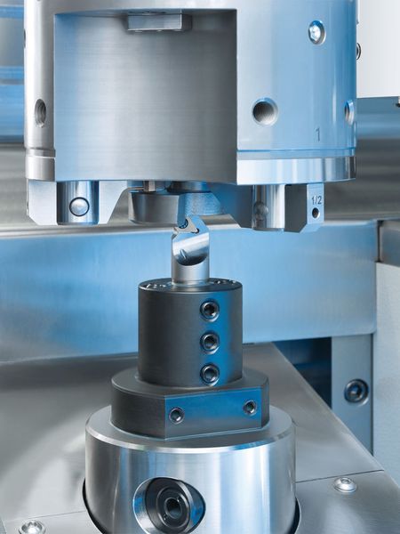 Hartdrehen auf der VLC 100 GT (Bild: Emag)