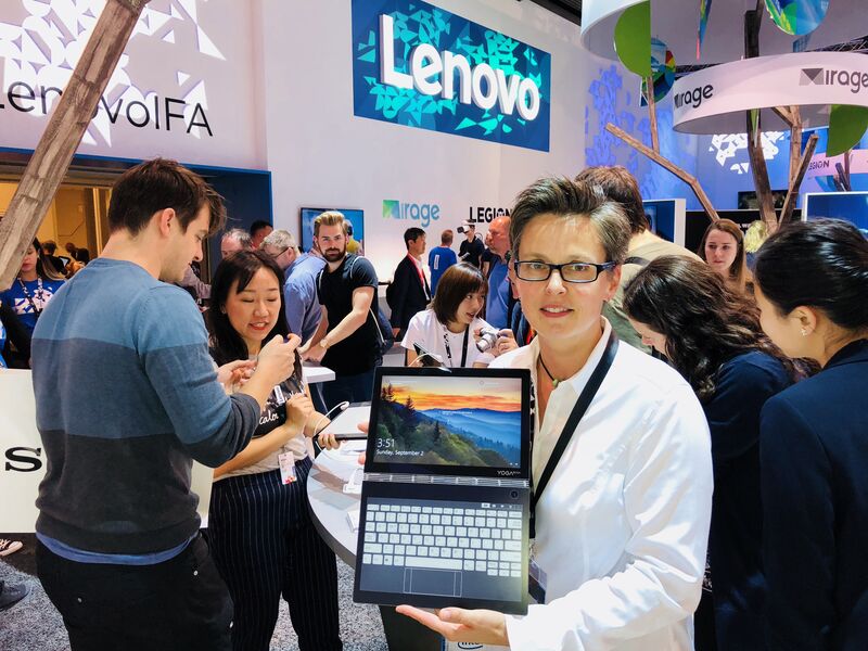 Sylke Rohbrecht, Lenovo, steht voll auf YOGA. (Bild: IT-BUSINESS)