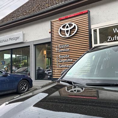 Das Autohaus Metzger unterstützt seine Wachstumsstrategie durch digitales Marketing, in dessen Mittelpunkt Nahbarkeit und Authentizität steht. Damit setzte sich das Unternehmen als Gewinner beim Automotive Business Award 2026 durch. (Bild: Achter – VCG)