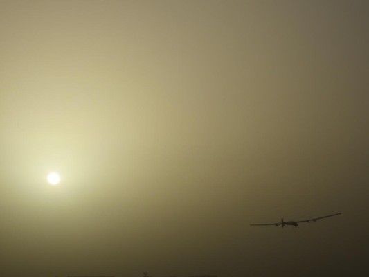 Solar Impulse 2: Erste Etappe, Abu Dhabi (Vereinigte Arabische Emirate) nach Muscat (Oman) (ABB)