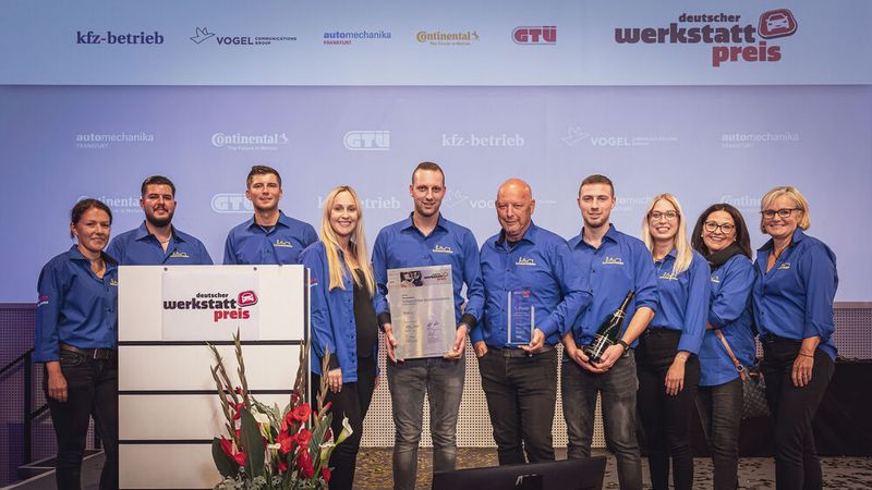 Denn ohne sein Team – da war er sich sicher – wäre der Erfolg überhaupt nicht möglich gewesen.  (Bild: Stefan Bausewein)