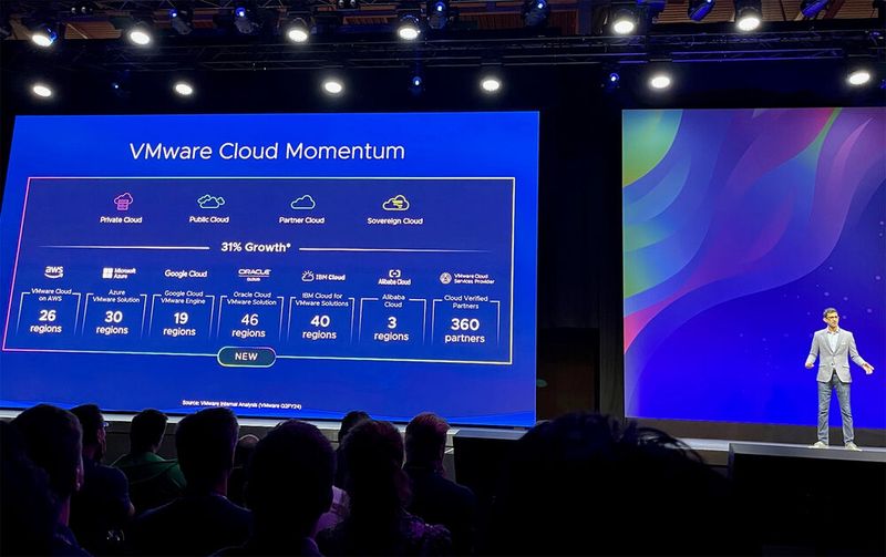 Prashanth Shenoy, Vice President Marketing, Cloud Platform, Infrastructure and Solutions, erläutert auf der Keynote-Bühne die Erfolge, die VMware im Cloud-Business feiern kann. 