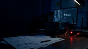 F5 beobachtete eine Scan-Kampagne gegen öffentlich erreichbare Vite-Entwicklungsserver. Angreifer hätten dabei nach Umgebungsdateien, Cloud-Zugangsdaten und Infrastrukturkonfigurationen gesucht. (Bild: KI-generiert)