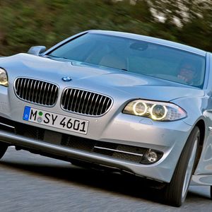 Hamburgs Bürgermeister Olaf Scholz nutzt als Dienstwagen einen BMW 530d mit Allradantrieb. Die CO2-Emissionen liegen bei 147 Gramm pro gefahrenem Kilometer.(Foto:  BMW)