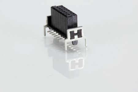 Bild 1: Die miniaturisierten Leiterplattensteckverbinder har-flex übertragen im Raster 1,27 mm zuverlässig Signale. (Harting)