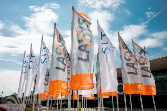 Diesen Anblick wird es in Zukunft nicht mehr geben. Denn im letzten Jahr fand laut Landesmesse Stuttgart die Lasys zum letzten Mal als Soloveranstaltung statt. Erfahren Sie hier mehr über die Gründe, die Laserbearbeitungsmesse nach 15 Jahren quasi einzustellen ...(Bild:  Landesmesse Stuttgart)