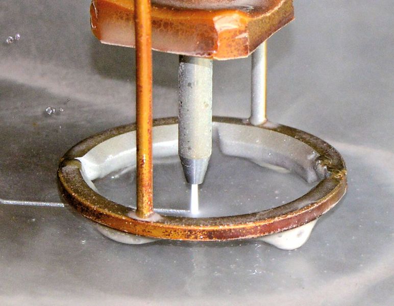 Bild 1: Wer sich für den Einsatz moderner Wasserstrahlschneidanlagen entscheidet, profitiert von vielen Vorteilen. Die Weiss GmbH für Fahr- und Hebebewegungen hat ihr ganzes Know-how jetzt in die Neuentwicklung einer Maschine investiert. (Bild: Weiss)