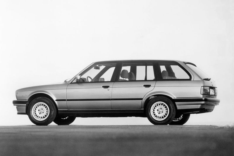BMW 3er (E30) Touring: In seiner zweiten Generation wird der BMW 3er auch praktisch, die Münchner bieten mit der Variante Touring einen Kombi an. Mit seinem zeitlos-schnörkellosen Design ist der Mittelklässler mit großer Heckklappe auch heute noch eine gesuchte Variante der ersten 3er-Baureihe mit Doppelscheinwerfern – erst recht, wenn ihm nun das H-Kennzeichen offen steht. (Bild: BMW)