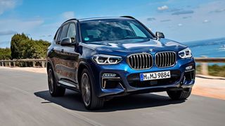 Der X3 agiert optisch äußerst zurückhaltend, selbst der Unterschied zur vorherigen Generation fällt auf den ersten Blick kaum auf. (BMW)