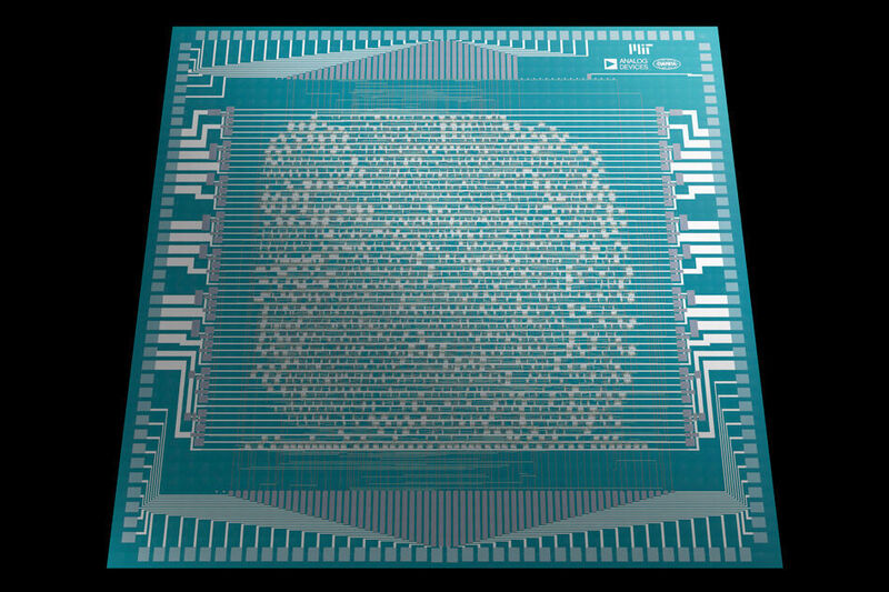 Forscher des MIT und von Analog Devices haben einen auf der RISC-V-Architektur basierenden Mikrocontroller mit Feldeffekttransistoren auf Kohlenstoff-Nanoröhrchen-Basis gefertigt. Dazu benutzten sie Standard Design-Flows und Prozesse.  (MIT / Felice Frankel)