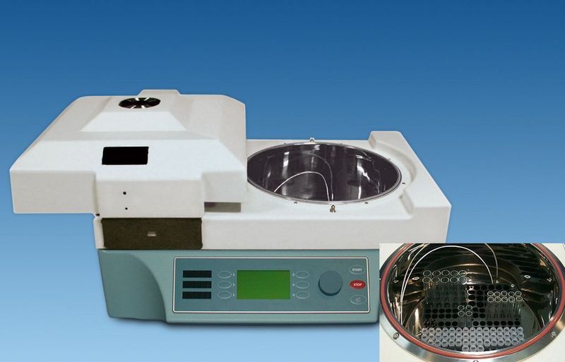 Der Evaporator Combidancer für die Pestizid- und Rückstandsanalytik erlaubt es 144 Proben in nur 120 Minuten einzudampfen.  (Bild: Zinsser Analytic)