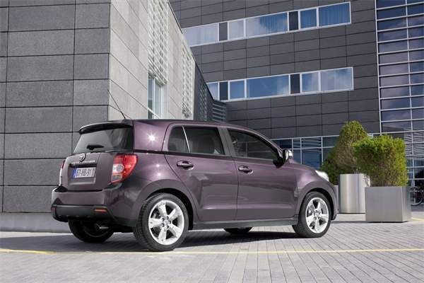 Die kantige Heckpartie erinnert an den Kia Soul und den Daihatsu Materia. (Archiv: Vogel Business Media)