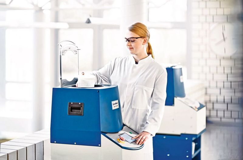 Im Hauschild Speedmixer sollen neue Materialmischungen für bessere Batterien entstehen. (Bild: Hauschild Engineering)