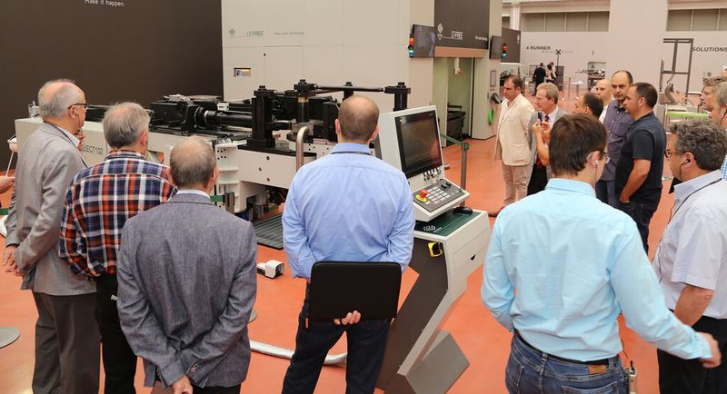 Auf ihrer Hausmesse Intube XV zeigte die BLM Group anhand mehrerer All-in-one- und B-Right-Anwendungen auf, wo die Integration der Prozesse in der Herstellung von Komponenten aus Rohren, Profilen und Vollmaterial heute steht. (Bild: BLM)