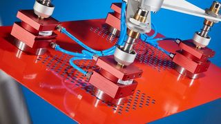 Der Magnetgreifer verarbeitet kleine Werkstücke und Platten mit einer Dicke bis etwa 6 mm, verfügt über eine Brechkraft von 3500 N und eignet sich gut für Roboteranwendungen. (Bild: Goudsmit)