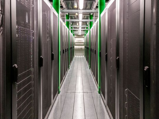 Zertifizierte Rechenzentren sind eine der Grundpfeiler hochverfügbarer Plattformen. Dazu kommen mindestens klare Verantwortlichkeiten und Eskalationswege. (Bild:  wirestock / Freepik)