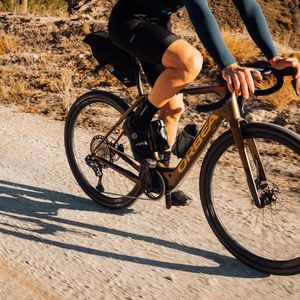 Breitere und profilierte Reifen geben Gravelbikes auf Schotter und unebenen Wegen mehr Komfort und Kontrolle.(Bild:  www.orbea.com | pd-f)