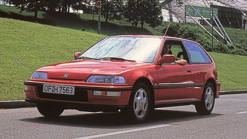 Die vierte Generation von 1987 bis 1991 verfügte in der Variante als Van erstmals über optionalen Allradantrieb. Die CRX-Version „VT“ leistete 150 PS und machte das kleine Coupé 222 km/h schnell. (Bild: Honda)