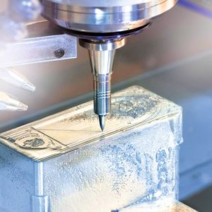 Gerade bei aufwändigen Medaillen zahlen sich die ultrafeingewuchteten Schunk-Tribos-Polygonspannfutter aus: Sie minimieren den Werkzeugverschleiss und erzielen perfekte Oberflächen.